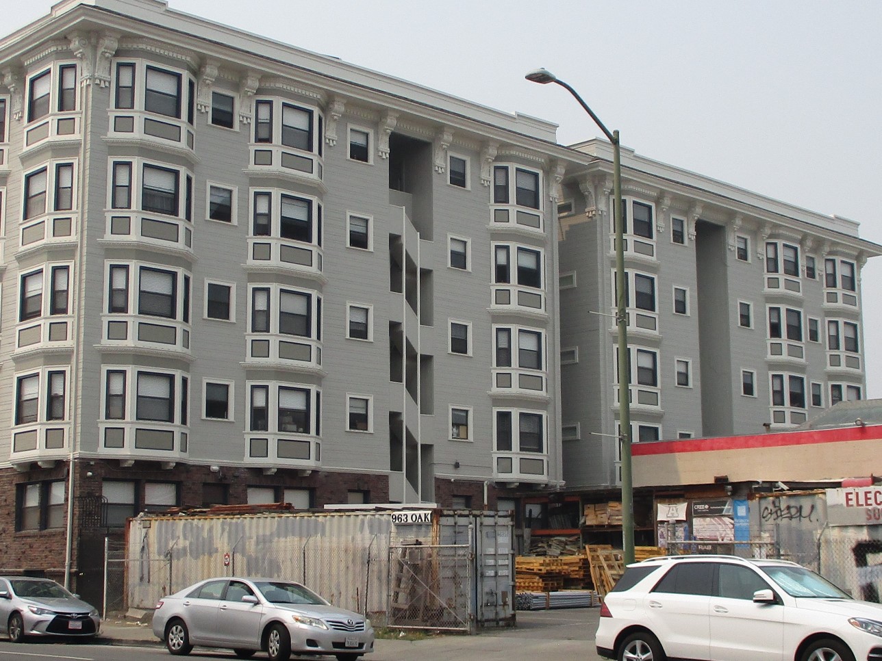 Street view of Madison Park Apartments.